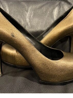 Yves Saint Laurent Tribtoo Metallic Gold and Black Platform Pumps Retail $795